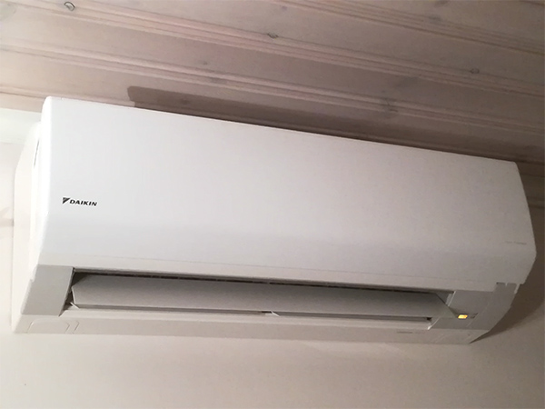Kylmäkärki Daikin ilmalämpöpumppu slim compact